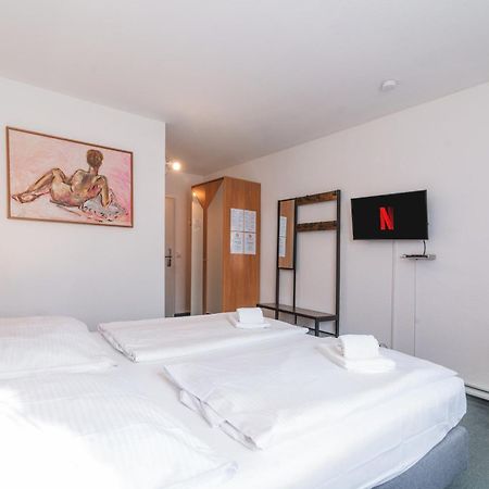 Hotel Cafe Galerie - Smart Tv - Free Parking Garbsen Exterior foto