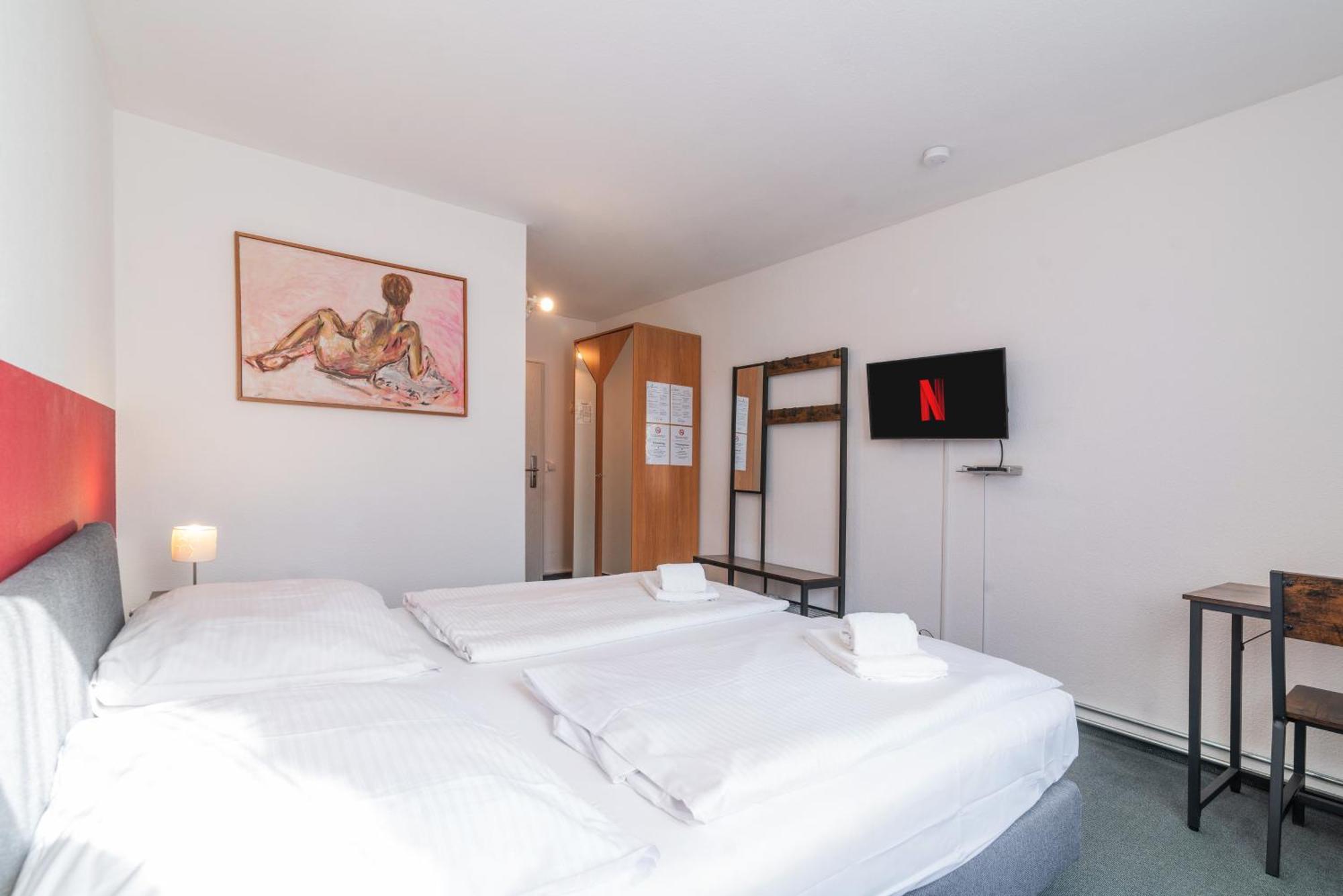 Hotel Cafe Galerie - Smart Tv - Free Parking Garbsen Exterior foto