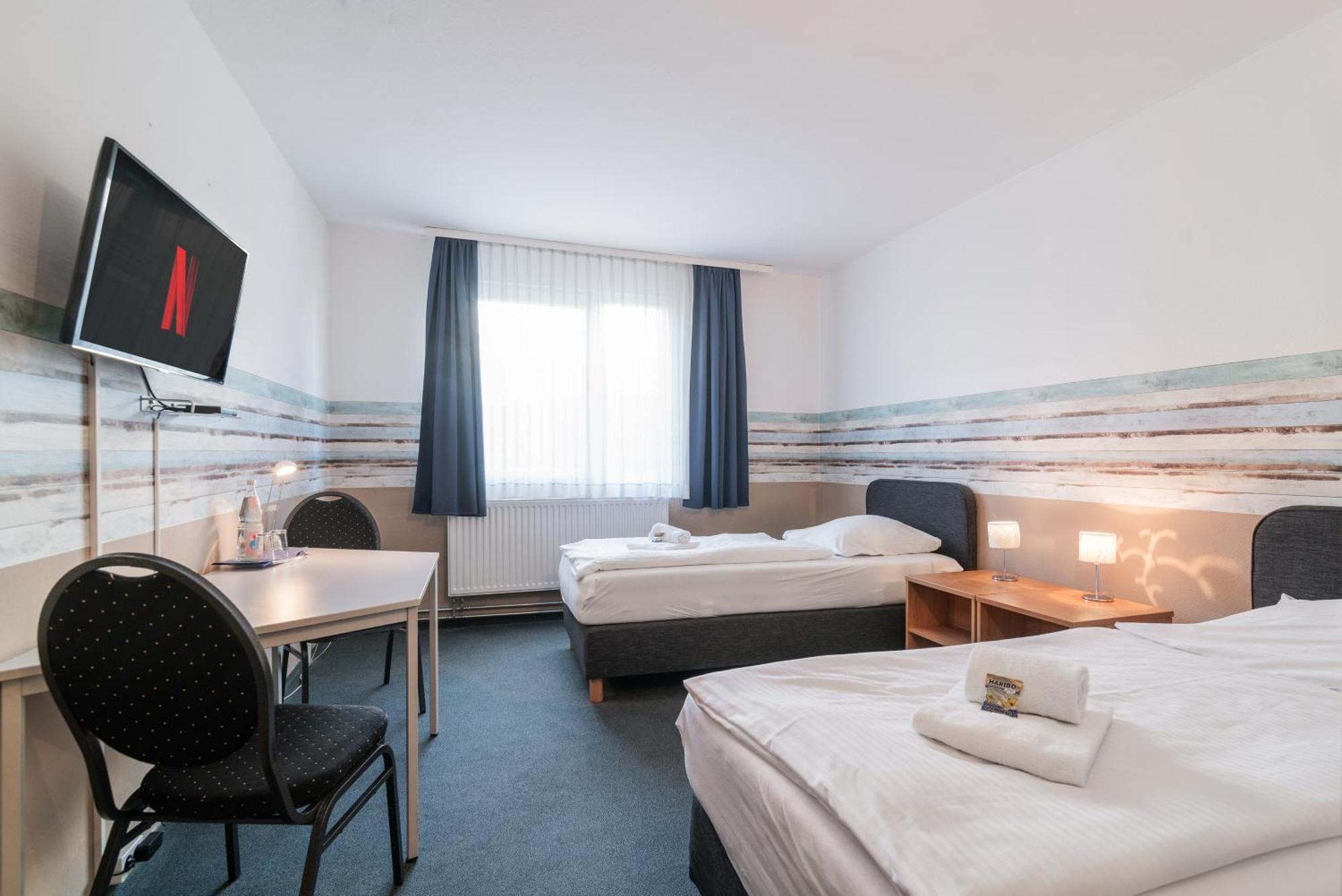 Hotel Cafe Galerie - Smart Tv - Free Parking Garbsen Exterior foto