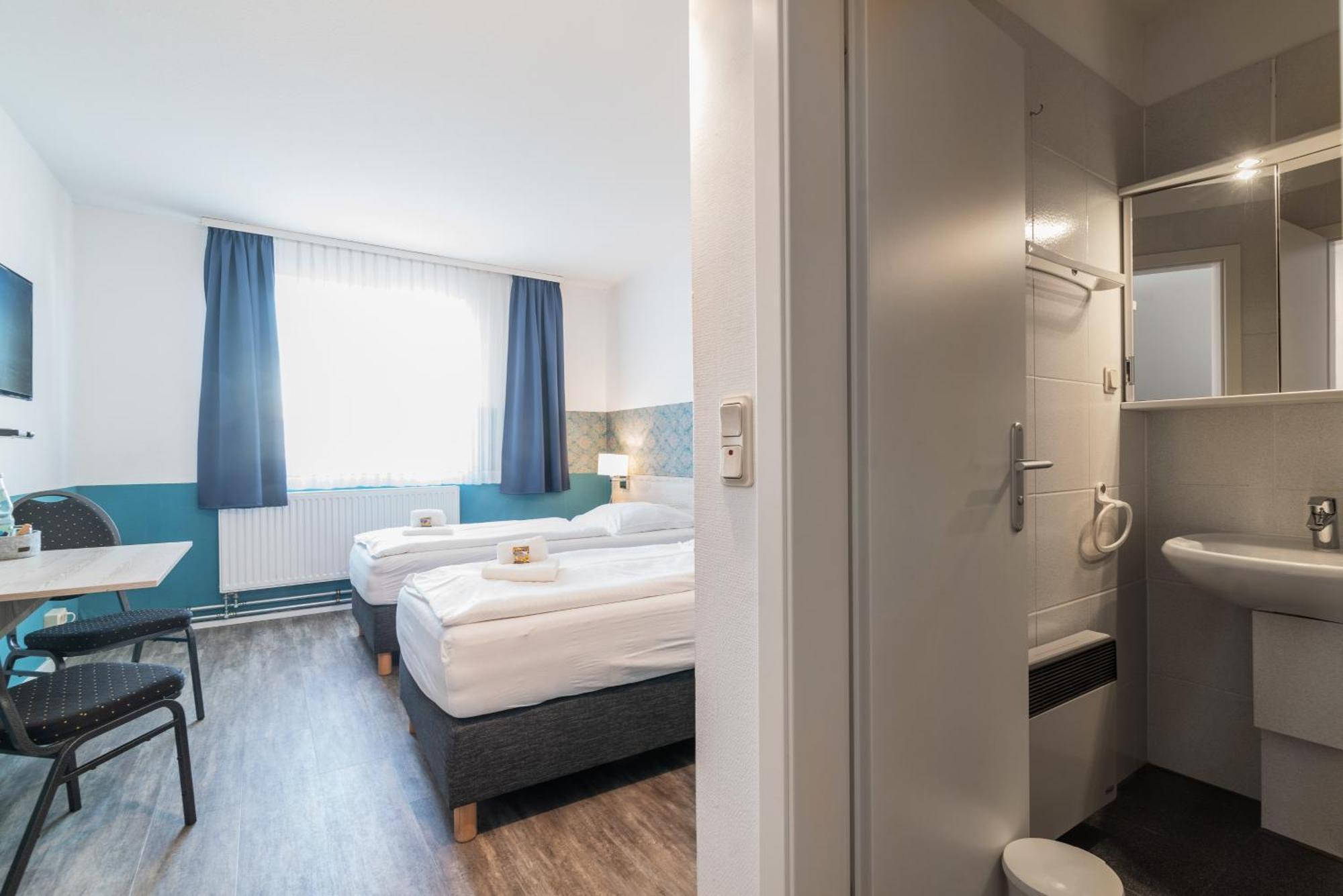 Hotel Cafe Galerie - Smart Tv - Free Parking Garbsen Exterior foto