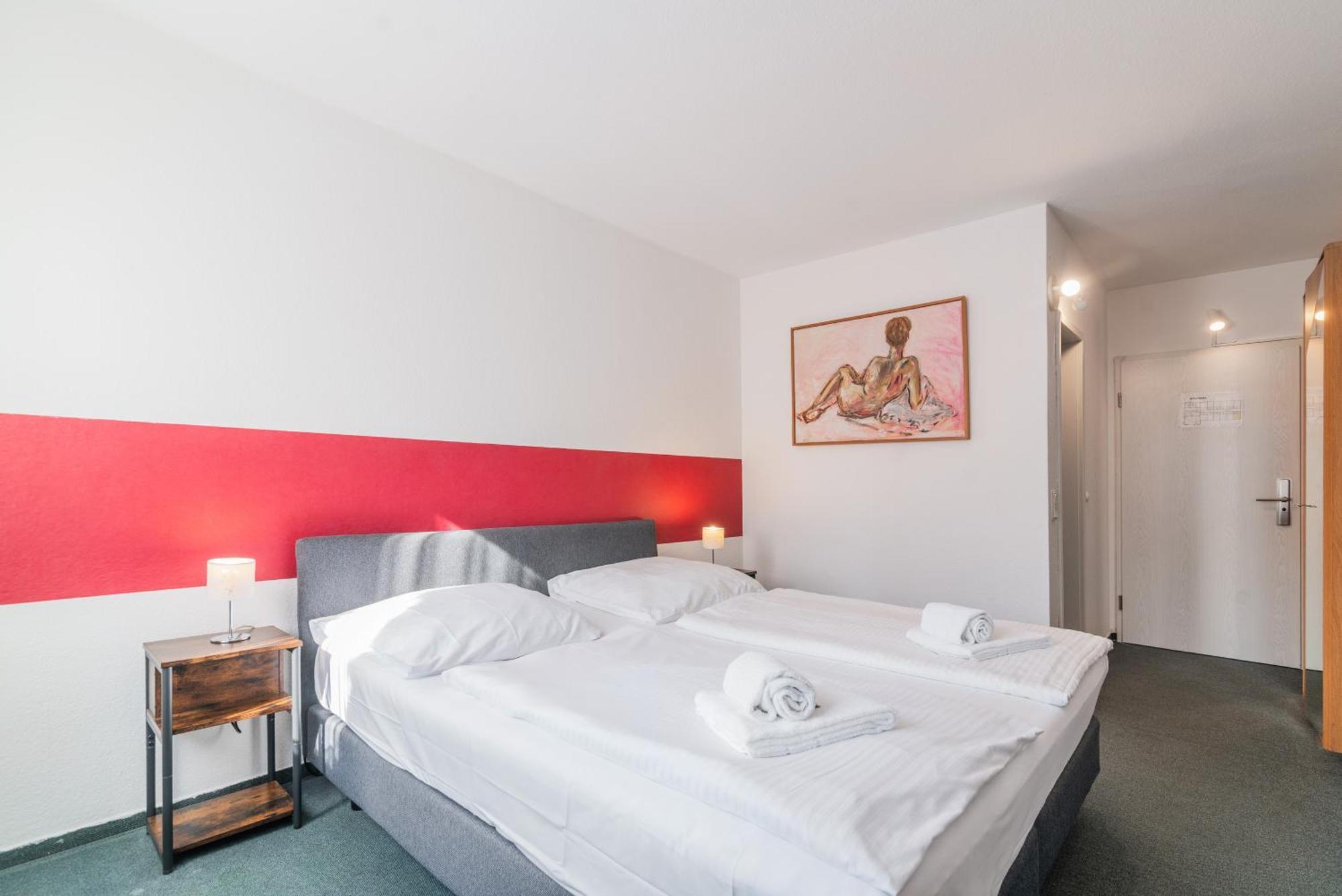 Hotel Cafe Galerie - Smart Tv - Free Parking Garbsen Exterior foto