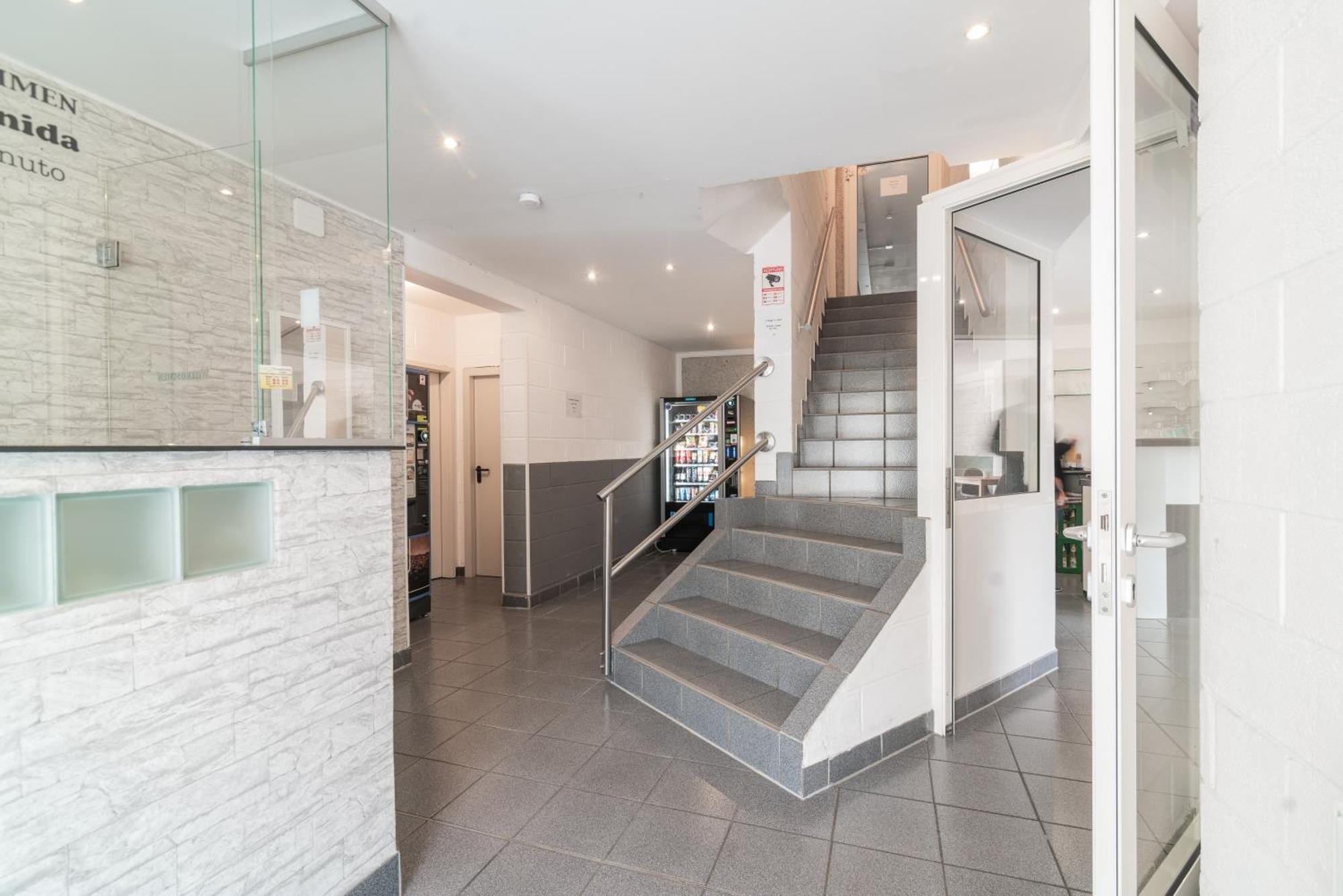 Hotel Cafe Galerie - Smart Tv - Free Parking Garbsen Exterior foto